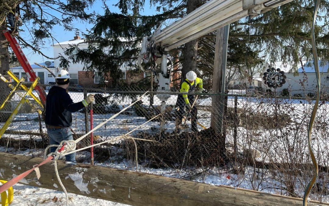 1/31 – DTE crews install new poles in Farmington Hills