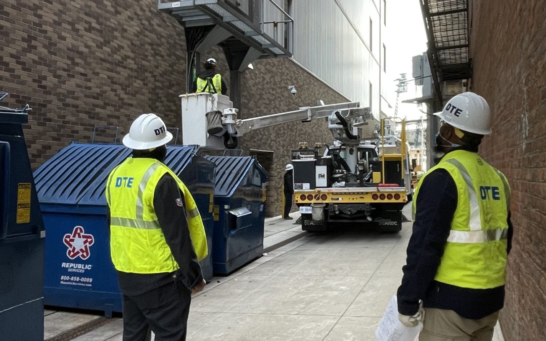 DTE crews install new transformer Downtown