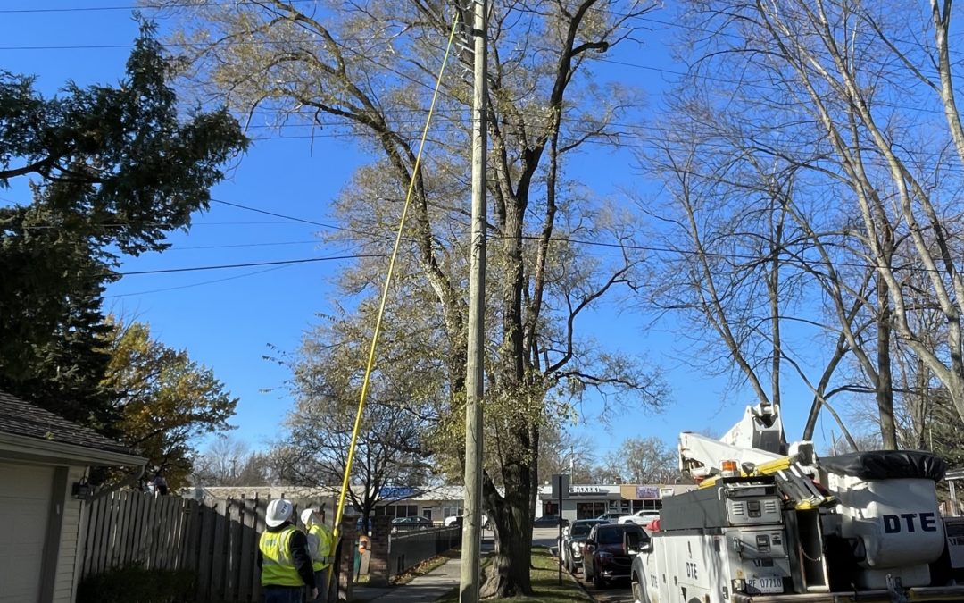 Crews restore power to customers in Oak Park