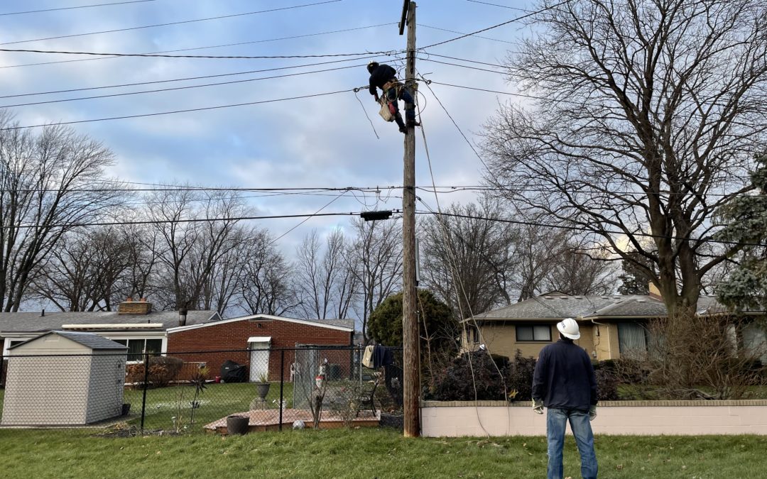 Crews restore power to Southfield neighborhoods following heavy winds
