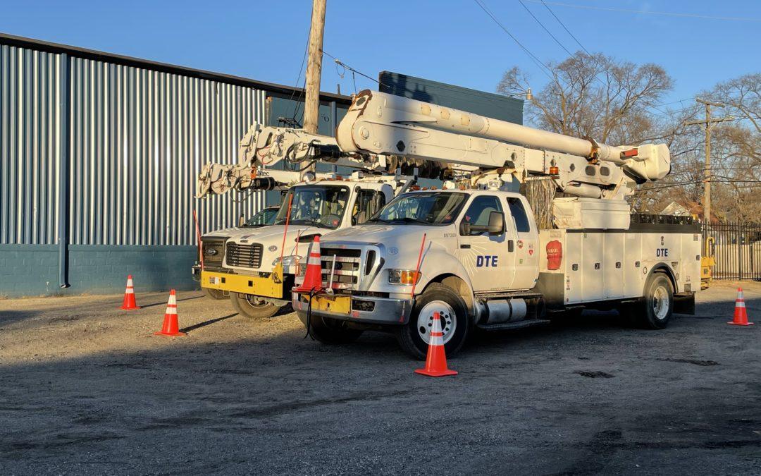 Crew restores power and fallen service line in Oak Park