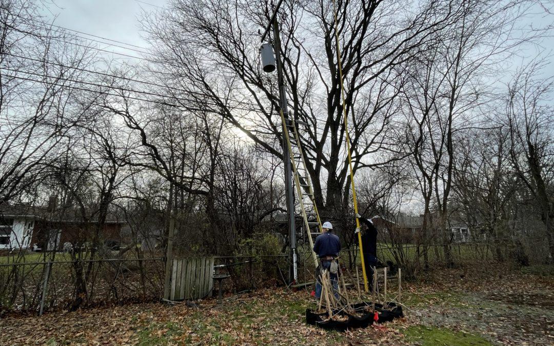 12/16 – DTE crew restores power to customers in Southfield