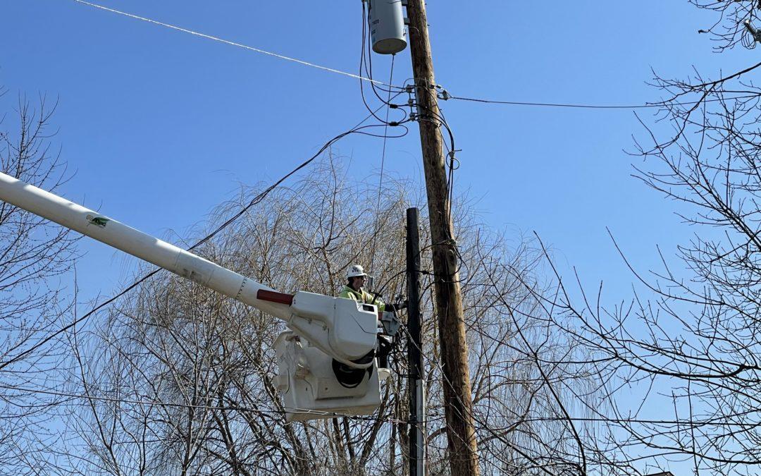 3/10 – Overhead crews upgrade equipment in Howell off of Grand River