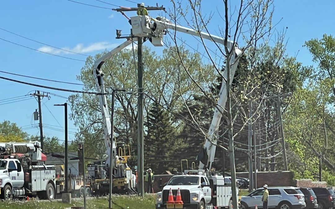 DTE installs top pole switch to improve reliability in West Bloomfield