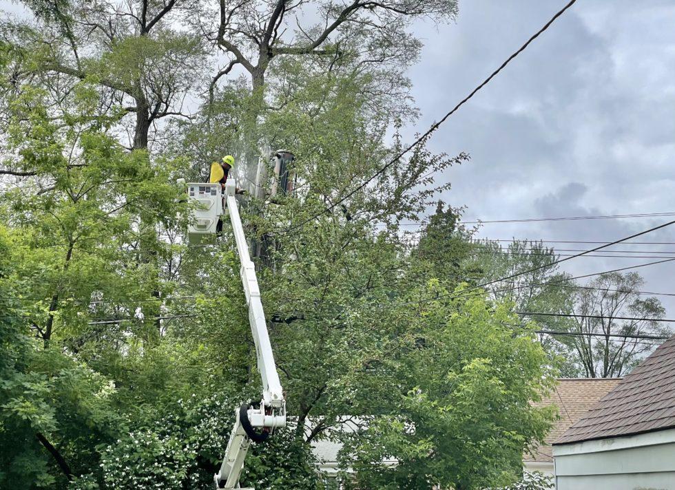 DTE crews repair pole in Inkster Empowering Michigan