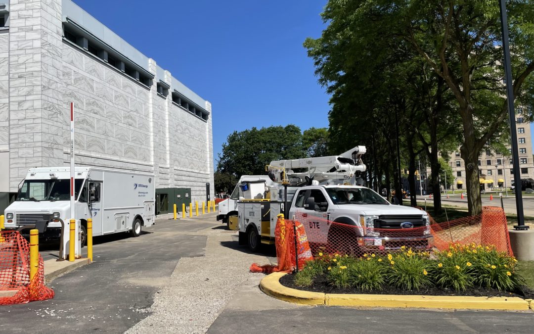 DTE crews install extra power source to improve service for Detroit Institute of Arts