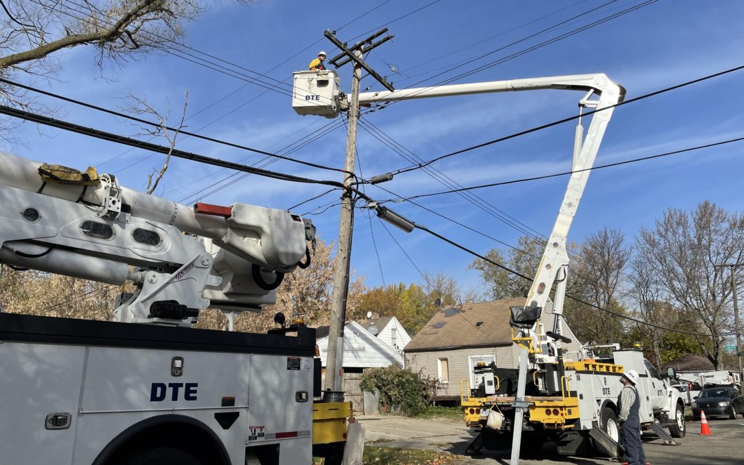 DTE line workers make updates in Harper Woods to improve reliability