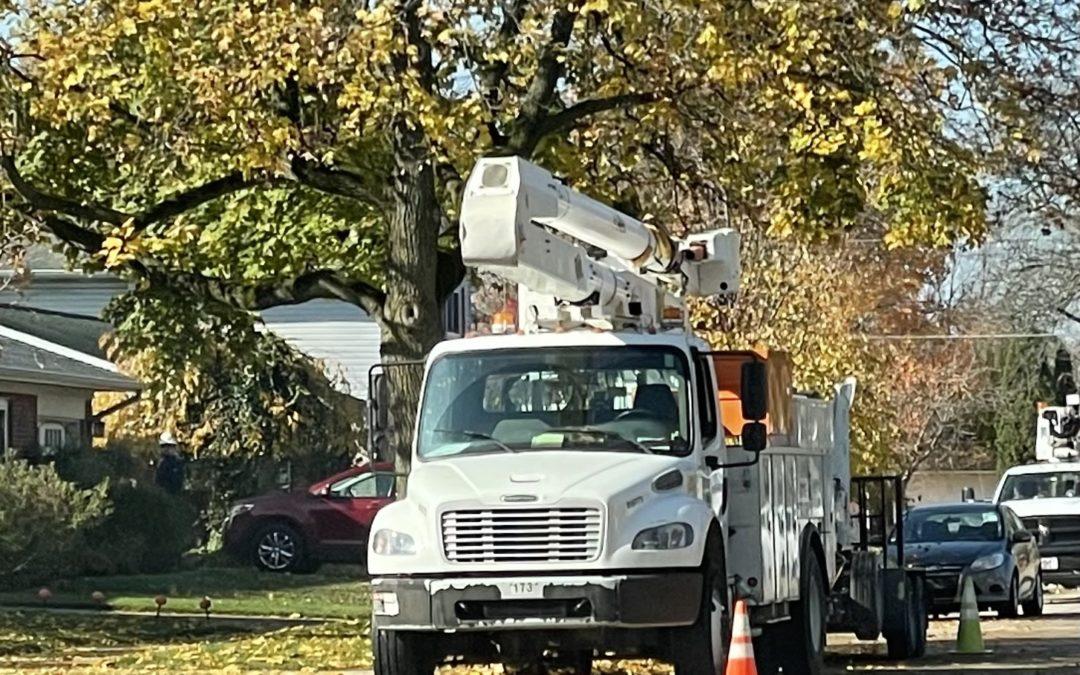 Overhead crews upgrade utility pole in Livonia neighborhood