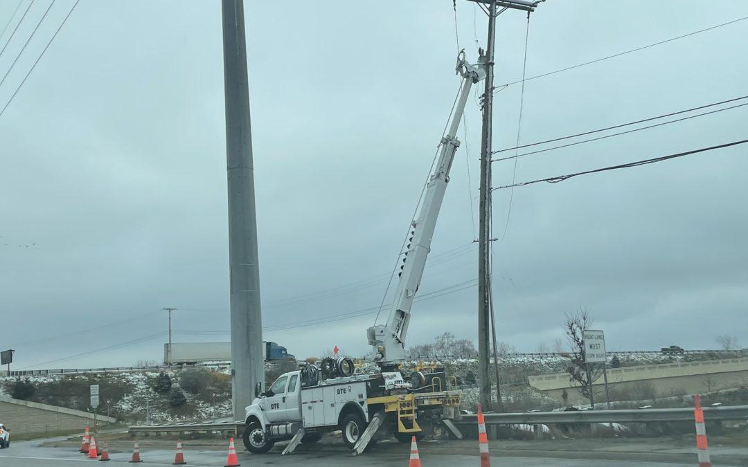 DTE crews work at busy Hartland intersection