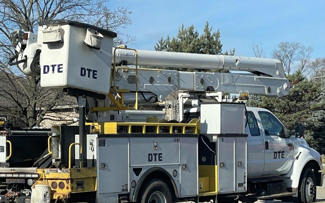 DTE crews help reliability in Farmington Hills neighborhood