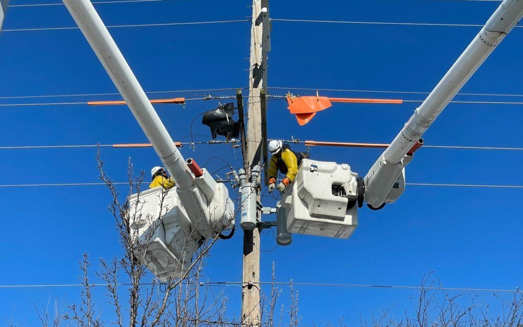 1/27 – Overhead crews update pole equipment in Plymouth