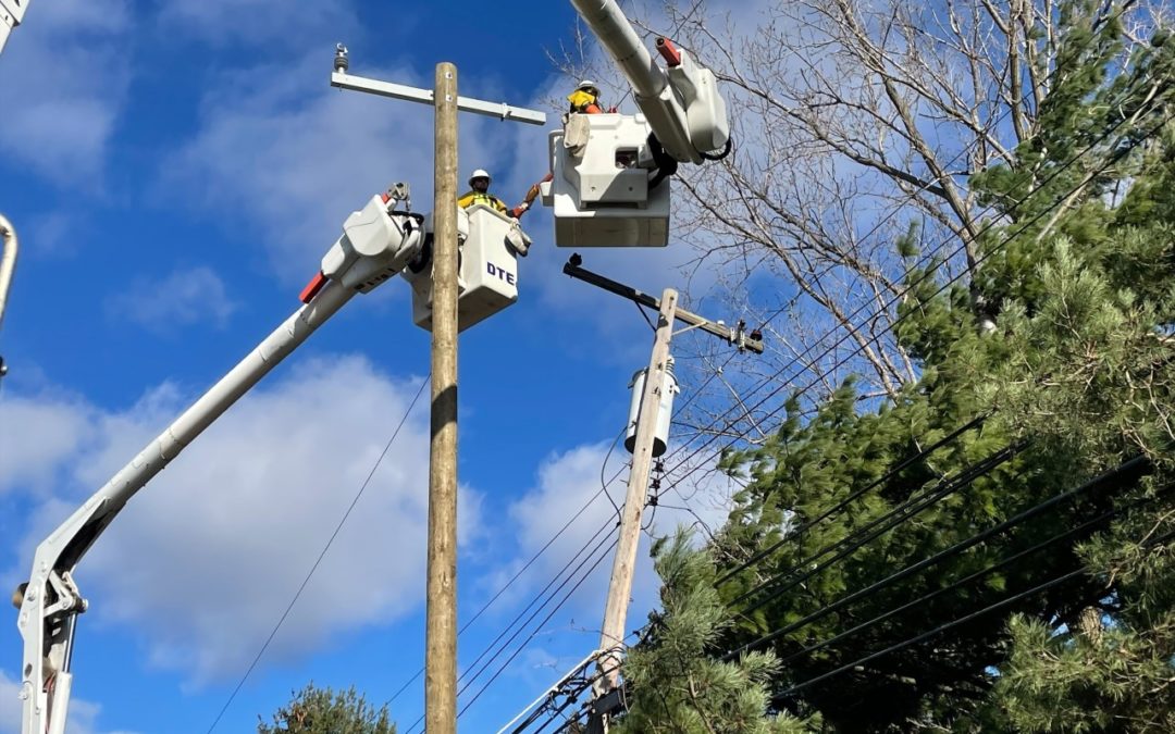 11/24 – DTE crews fix a leaning pole in Rochester Hills