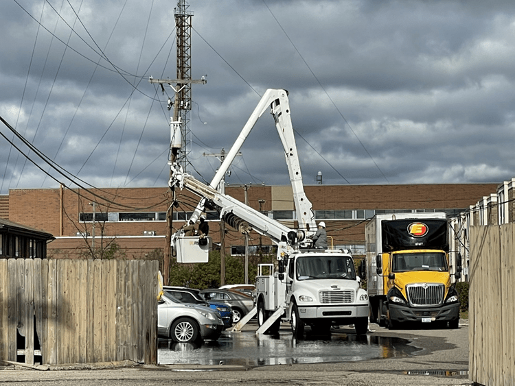 11/03 – Semi-truck brings down power lines, damages pole in Southfield